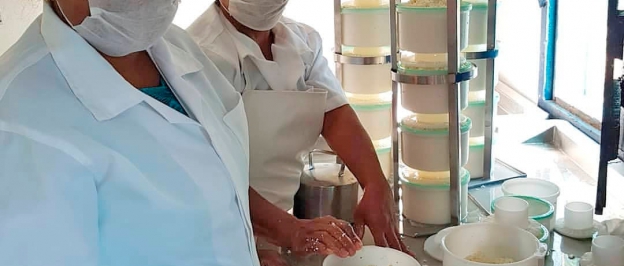 Produção de queijos com as artistas da Serra do Bálsamo